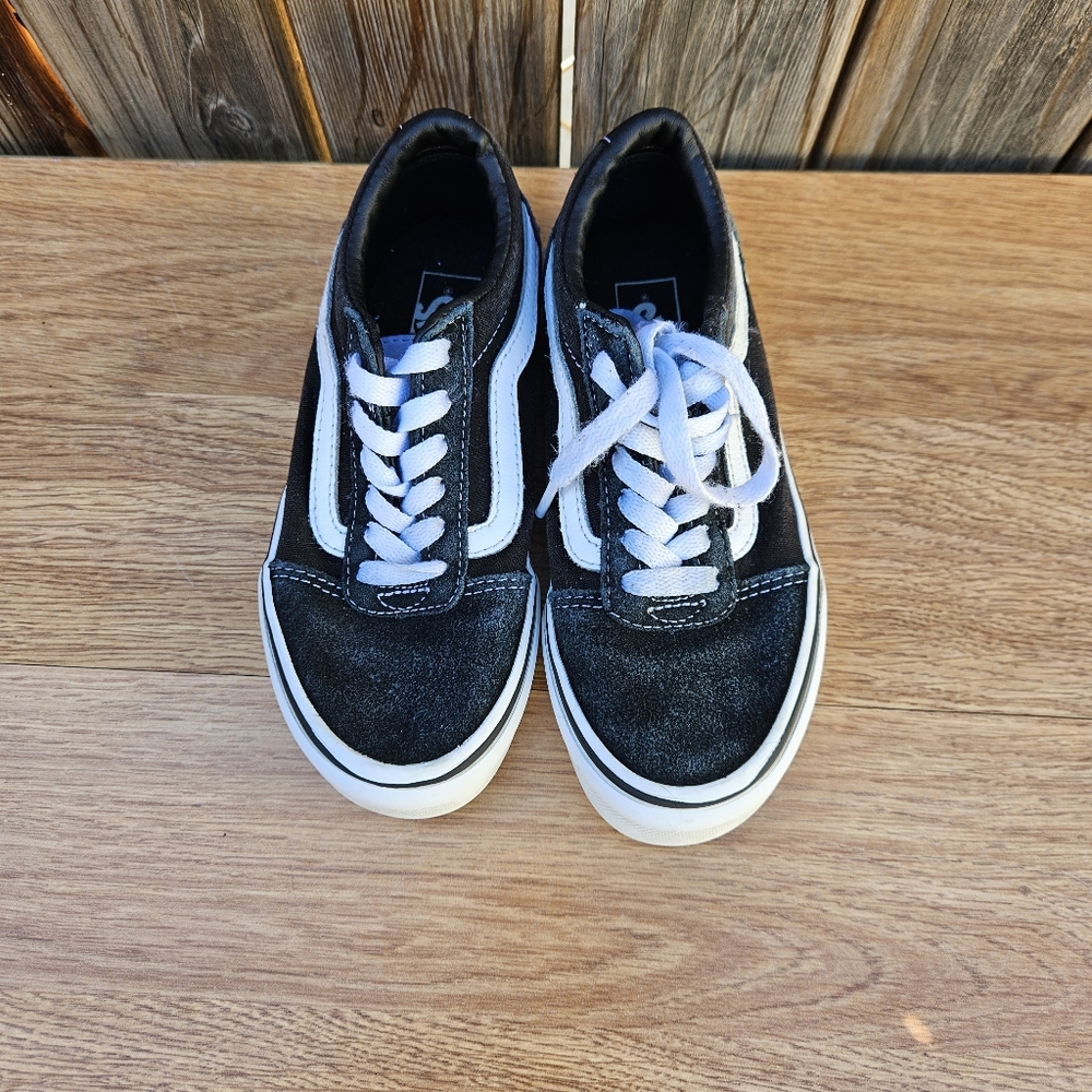 Vans Kids Black and White Sneakers 13 - Picture 14 of 16